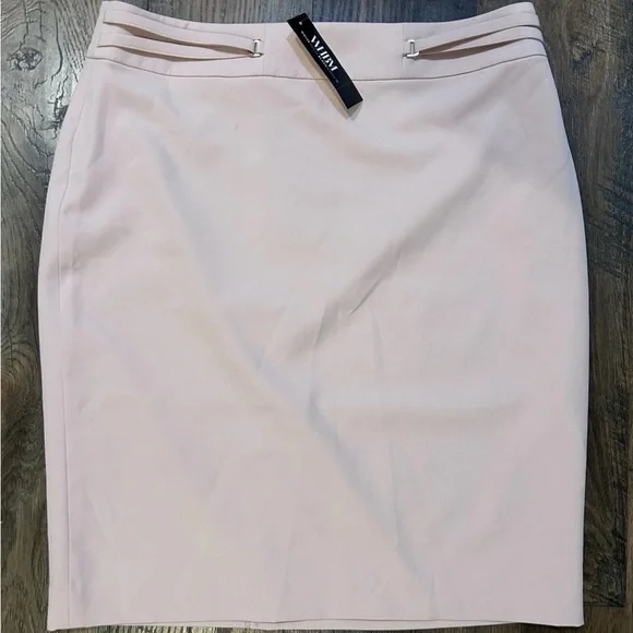 White House Black Market Light Pink Fluid Pencil Skirt NWT Size 10 - Picture 1 of 10